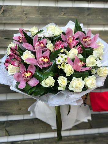 Букет цветов из: Розы и Хризантемы в Тахте