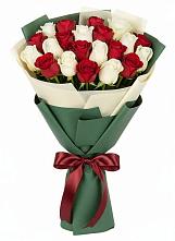 Букет Микс из красных и белых роз в Тахте