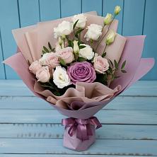 Букет цветов из:  Розы и Лизиантусы в Тахте