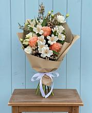 Букет цветов из:  Альстромерии, Лизиантусы, Розы и Хризантемы #REPLACE_PRED# Тахте