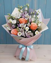 Букет цветов из:  Лизиантусы, Розы, Альстромерии и Гипсофила в Тахте