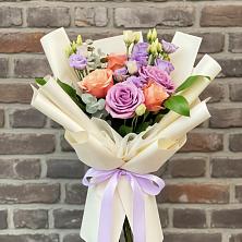 Букет цветов из:  Лизиантусы и Розы в Тахте